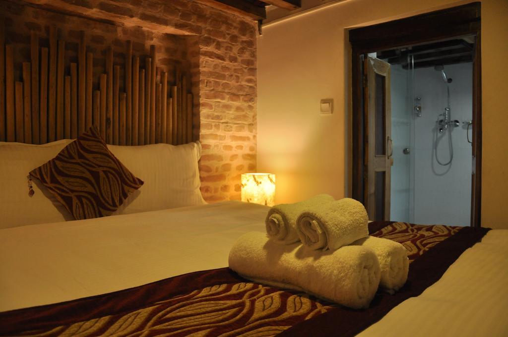Boutique Heritage Home Lalitpur ภายนอก รูปภาพ